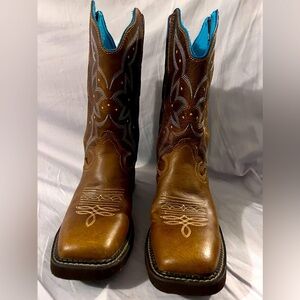 Beautiful Justin boots. They only have one wear.